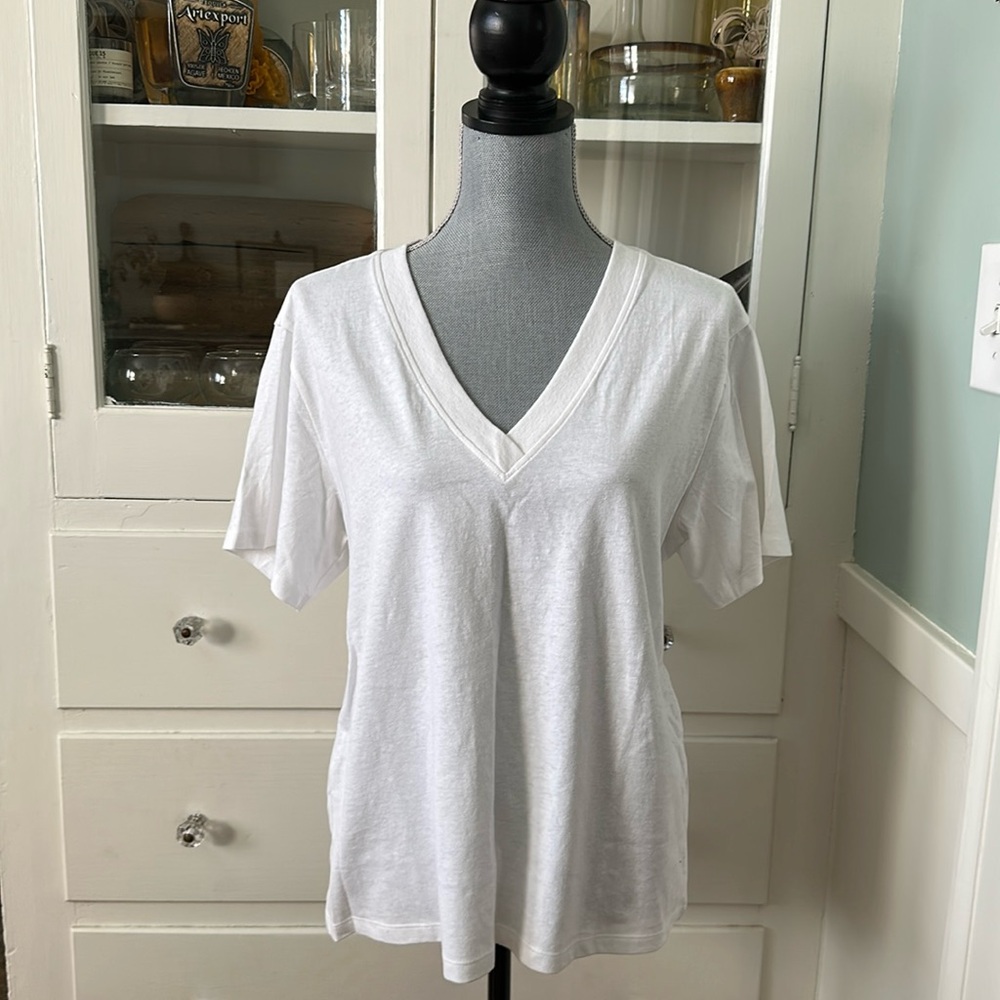 Rare Everlane The Vintage V-Neck Hemp & Organic Cotton Tee in White Size M